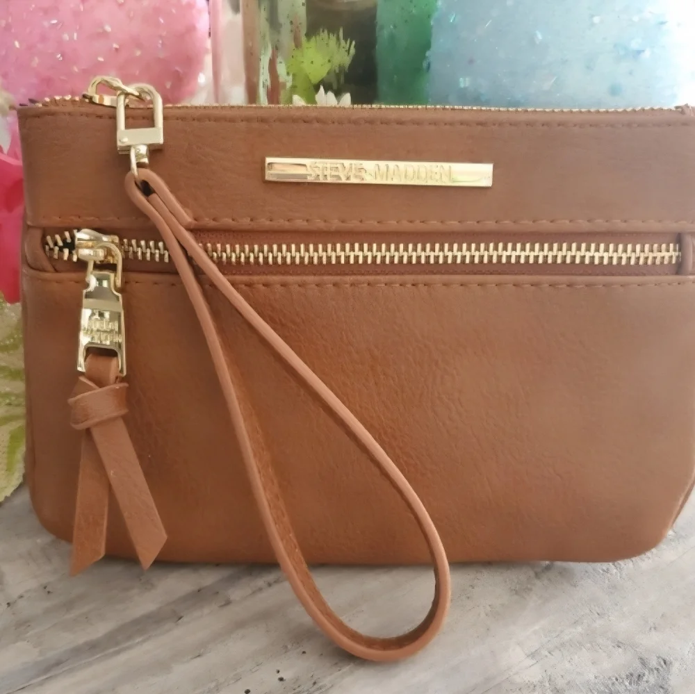 Nwot, Steve Madden Cognac Wristlet Clutch with Gold Hardware. Price Is Firm - Picture 1 of 12